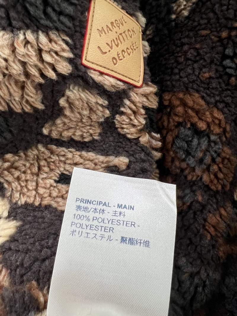 l0vis Vvtt0n outwear